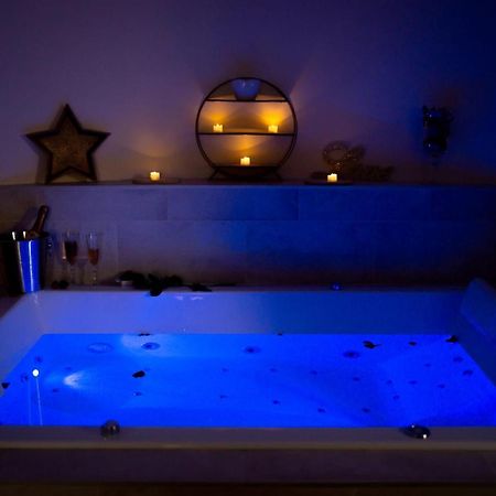 Le Mas Aux Amoureux , Suite Romantique Et Spa Le Barcarès Exterior foto